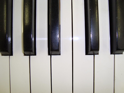A jig for notching piano keytops